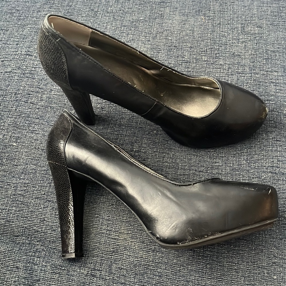 ME TOO platform 4” high heels